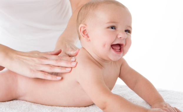 Cách massage cho bé sau khi tắm - Thông tin thị trường xe hơi